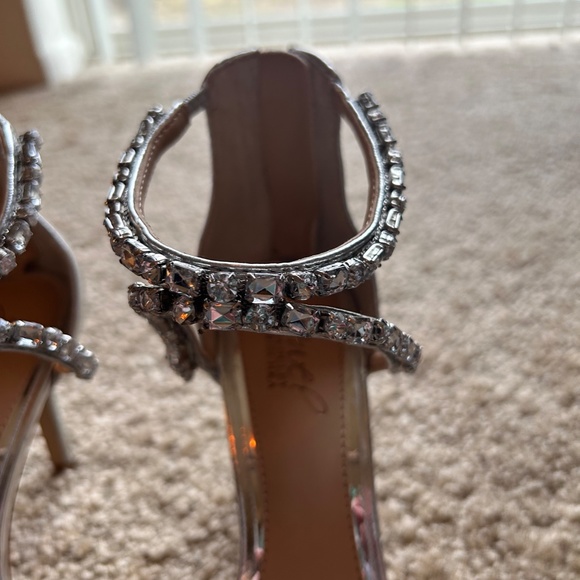 Badgley Mischka NWOT Jewel Collection Silver Heels With Crystal Ankle Straps 8.5 - Picture 5 of 7